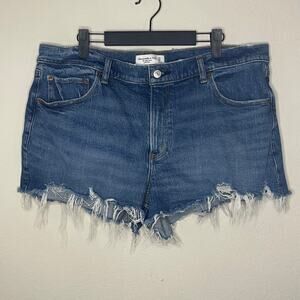 Abercrombie The Mom Short Mid Rise Women’s - Size 33/16